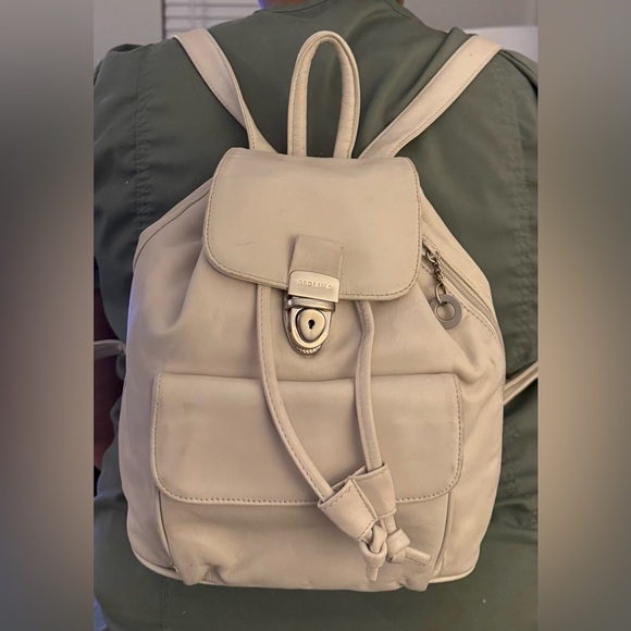 Perlina Cream Soft Smooth Leather Silver Tone Hardware Backpack Purse Preowned - Picture 2 of 13